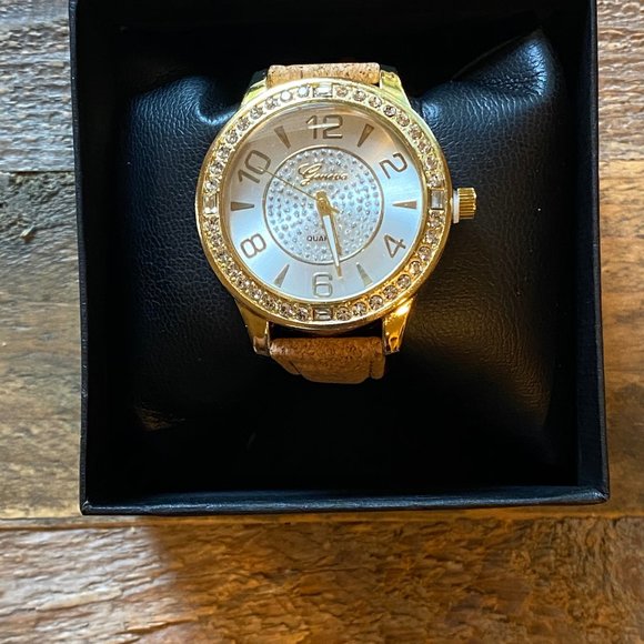 New Geneva Fashion Diamond Cork Band Watch - Picture 4 of 7